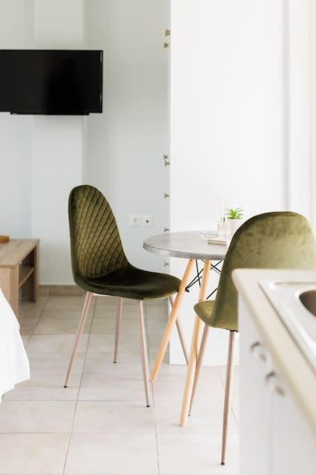 Adorable Sunny Studio With Private Balcony I Aten Exteriör bild